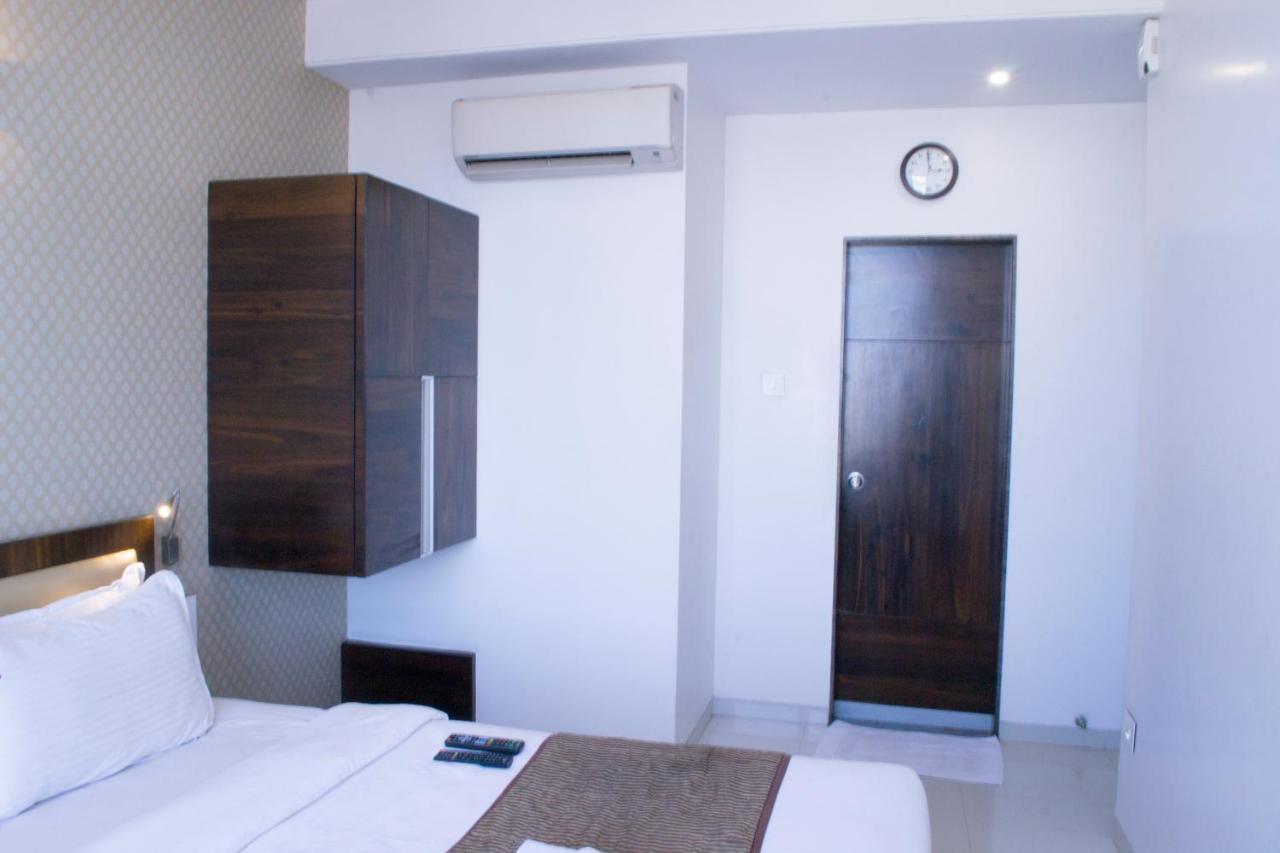 Hotel Sri Sri Executive, Kolhapur Εξωτερικό φωτογραφία